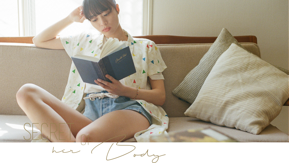 美しいヒップラインに目が釘付け！インドア派の大社カリンが実践するメソッドとは